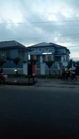 Leezon Hotel And Suites