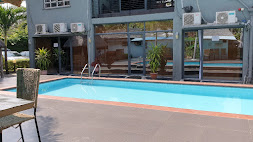 De Glen Hotel and Suites