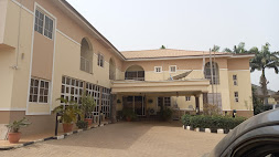 Candyy's Place unisex Salon
