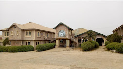 De Lawrence Court And Suites, Adeun.