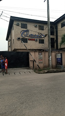 Oasis Place Hotel &amp; Suites