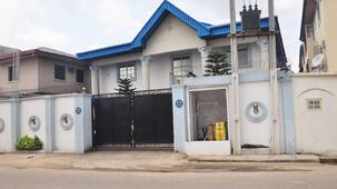 Hotel 100% and Suites