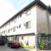 De Lawrence Court And Suites