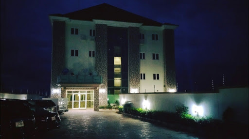 Indigo Hotel & Suites, Bar and Restaurant