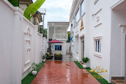 MONDEESTARS LUXURY HOME