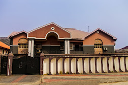 CribVille Hotel &amp; Suites
