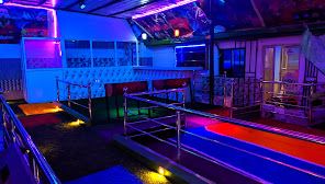 Fins & Hill Lounge