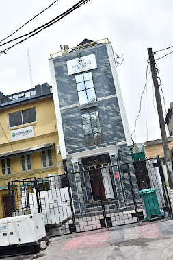 Thrivemax Hotel &amp; Suites