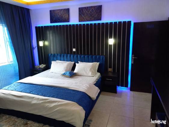 Kal Vagas Hotel &amp; Suites