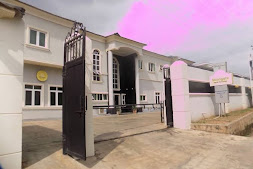 Moongate Hotel &amp; Suites