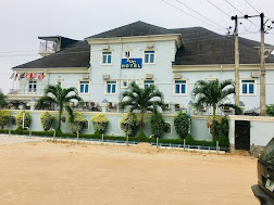 Euc Demodern Hotel &amp; Suites